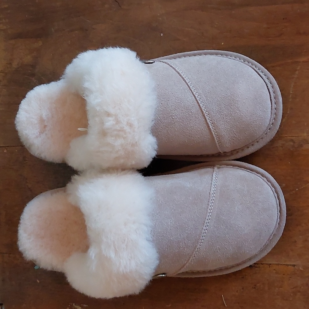NWOT Leather NukNuks Slippers